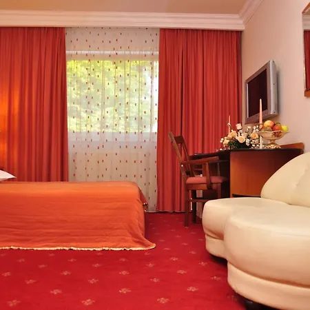 Royal Plaza Hotel 3*