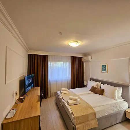 Royal Plaza 3*
