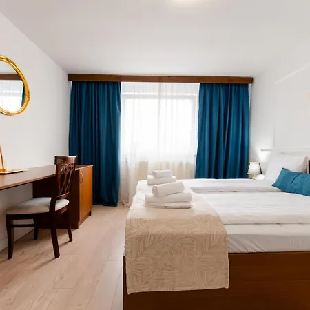 Hotel Royal Plaza 3*
