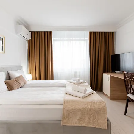 Royal Plaza Hotel 3*