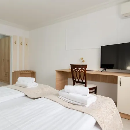 Royal Plaza 3*