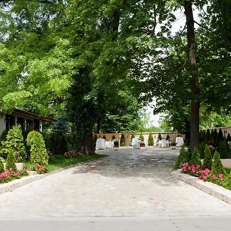 Royal Plaza 3*