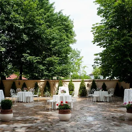 Royal Plaza Hotel 3*