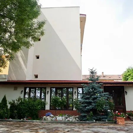 Royal Plaza 3*