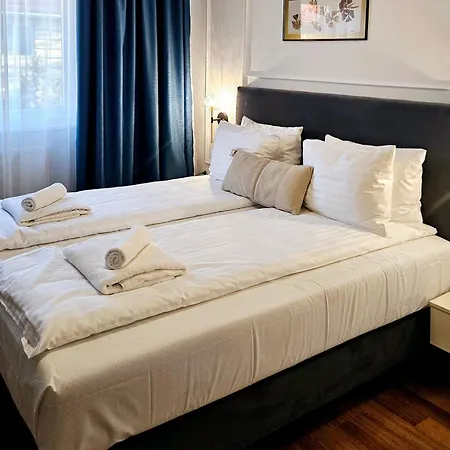 Hotel Royal Plaza By Timhotels 3*