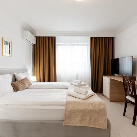 Hotel Royal Plaza By Timhotels 3*
